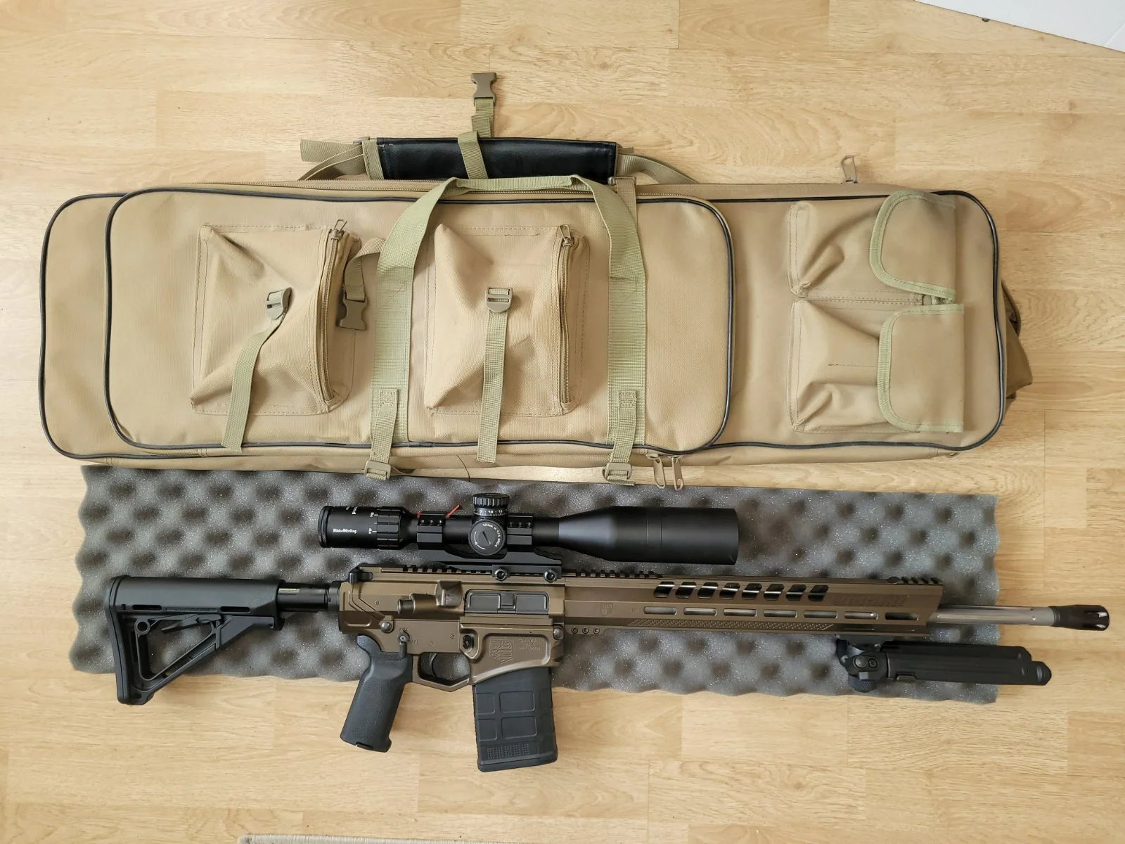 Karabin Diamondback DB-10 6,5 Creedmoor AR-10 z lunetą, bipodem i akcesoriami do elaboracji ammo