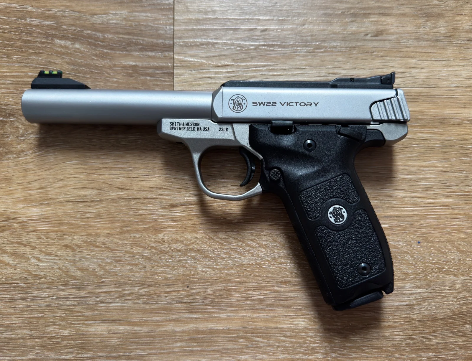 Sprzedam mało używany pistolet Smith Wesson SW22 Victory 22LR