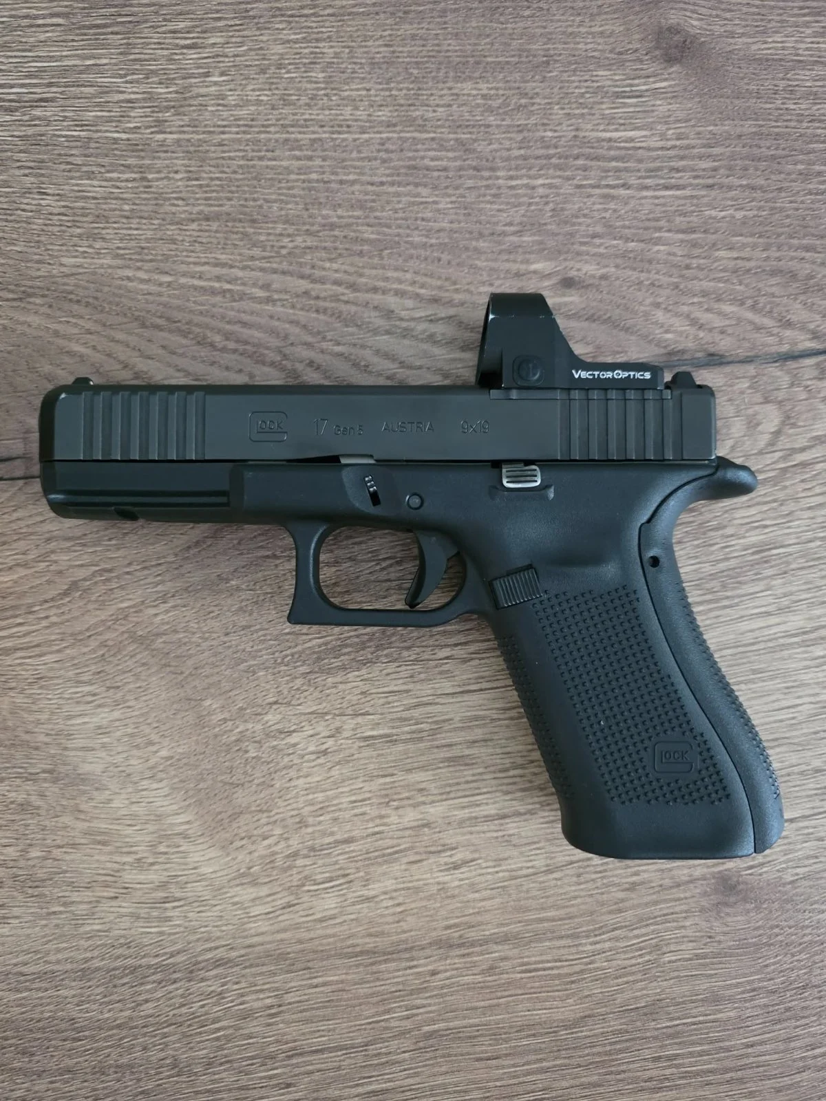 Glock 17 Gen 5 MOS z kolimatorem