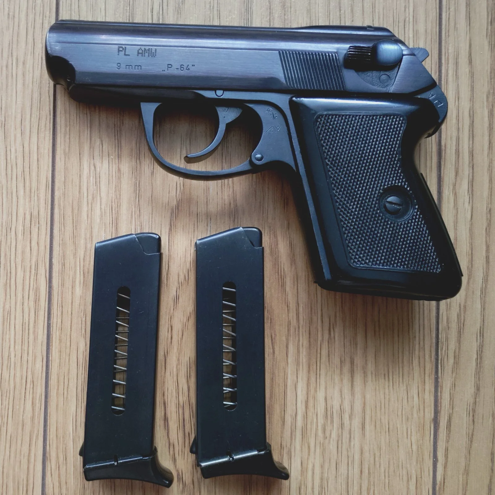 Pistolet P64 Czak