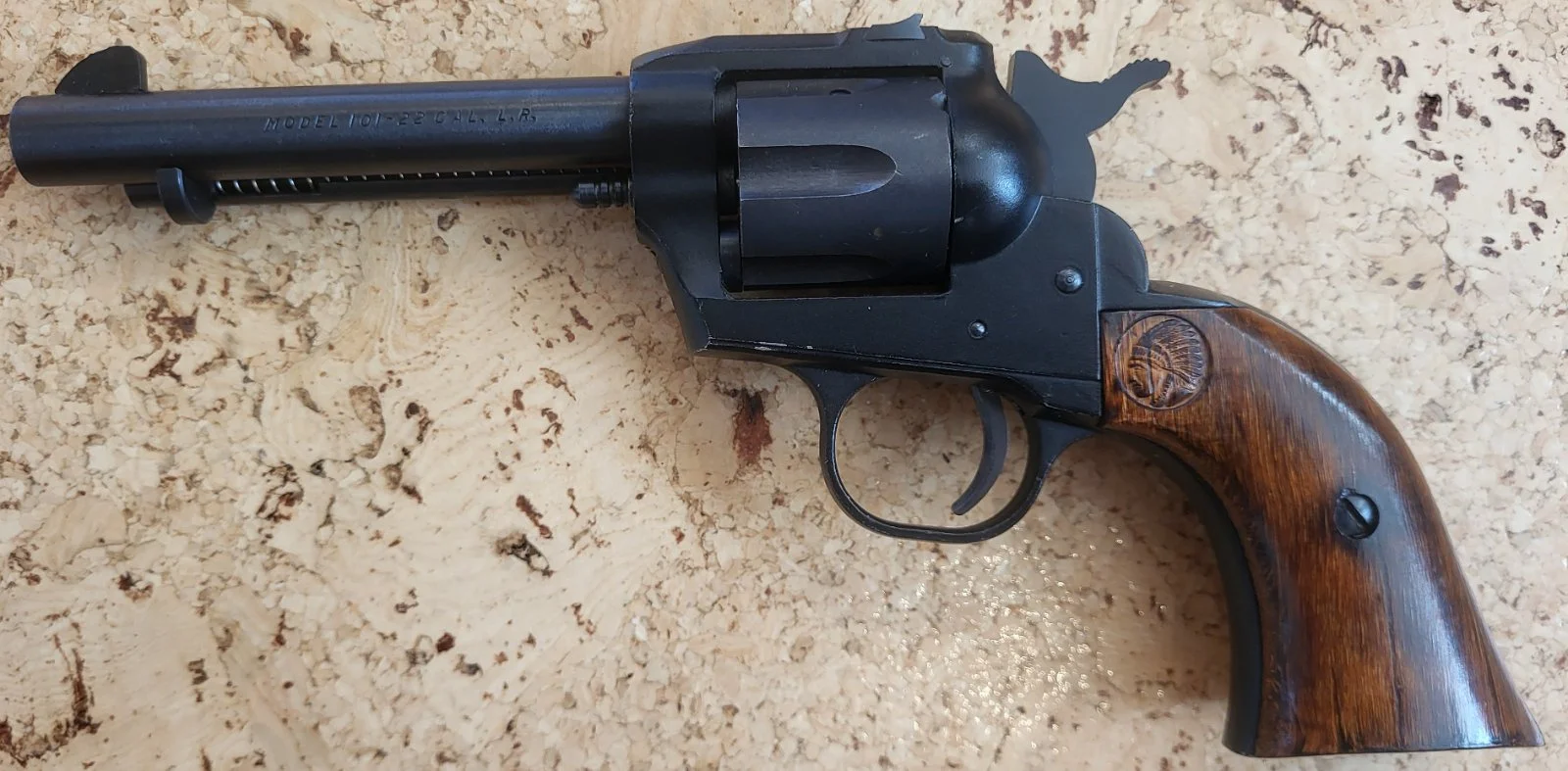 Rewolwer Savage MODEL 101-22 CAL. L.R. boczny zapłon