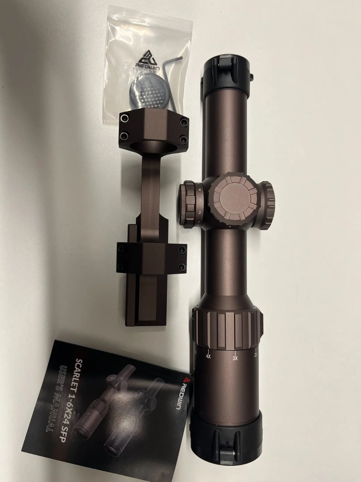 Luneta SCARLET 1-6X24 SFP BRĄZOWA RW10-C  plus montaż