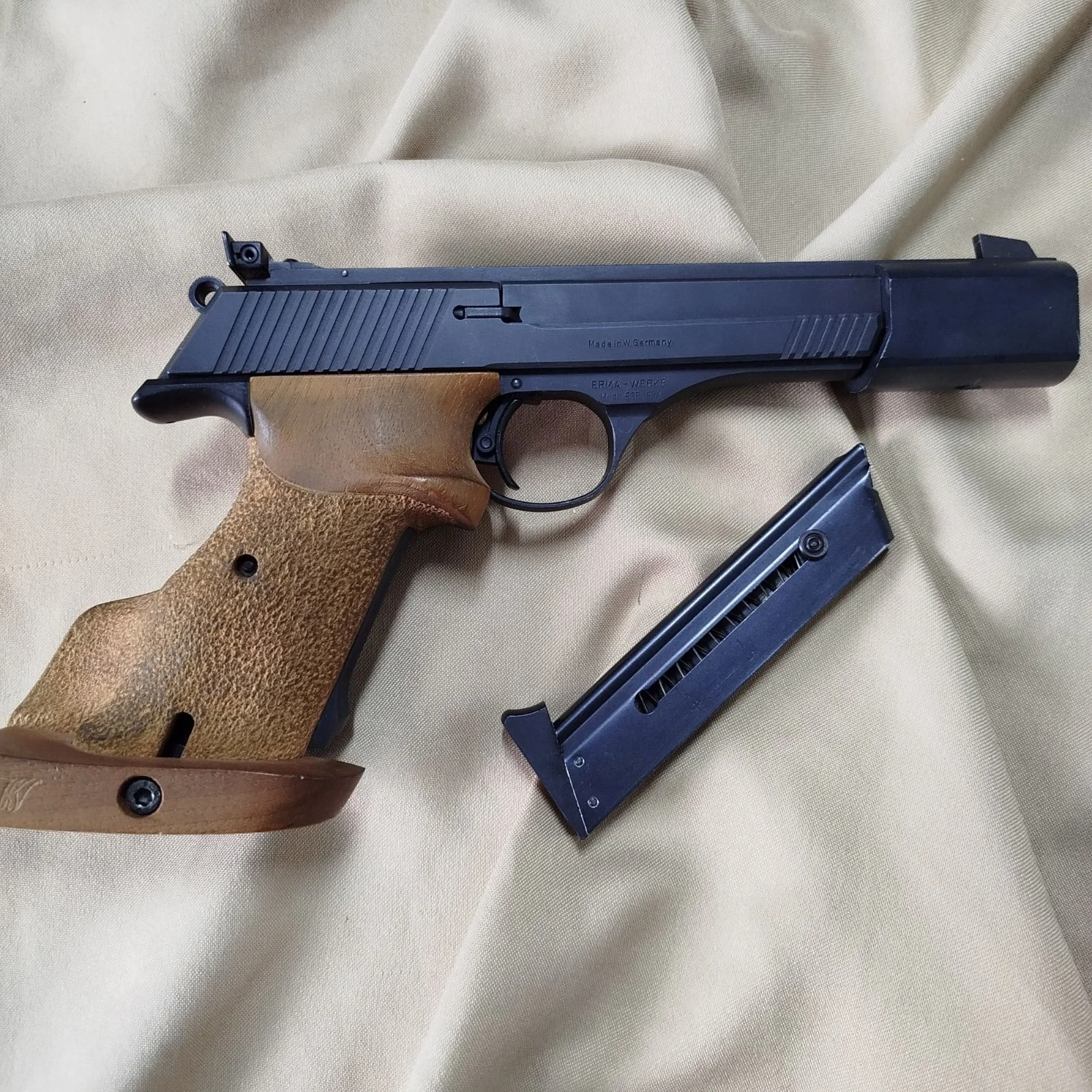 Pistolet samopowtarzalny ERMA ESP85A .22lr