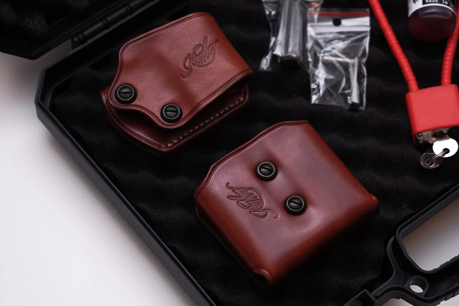 Kimber 1911 - skorzana kabura oraz ładownica Galco