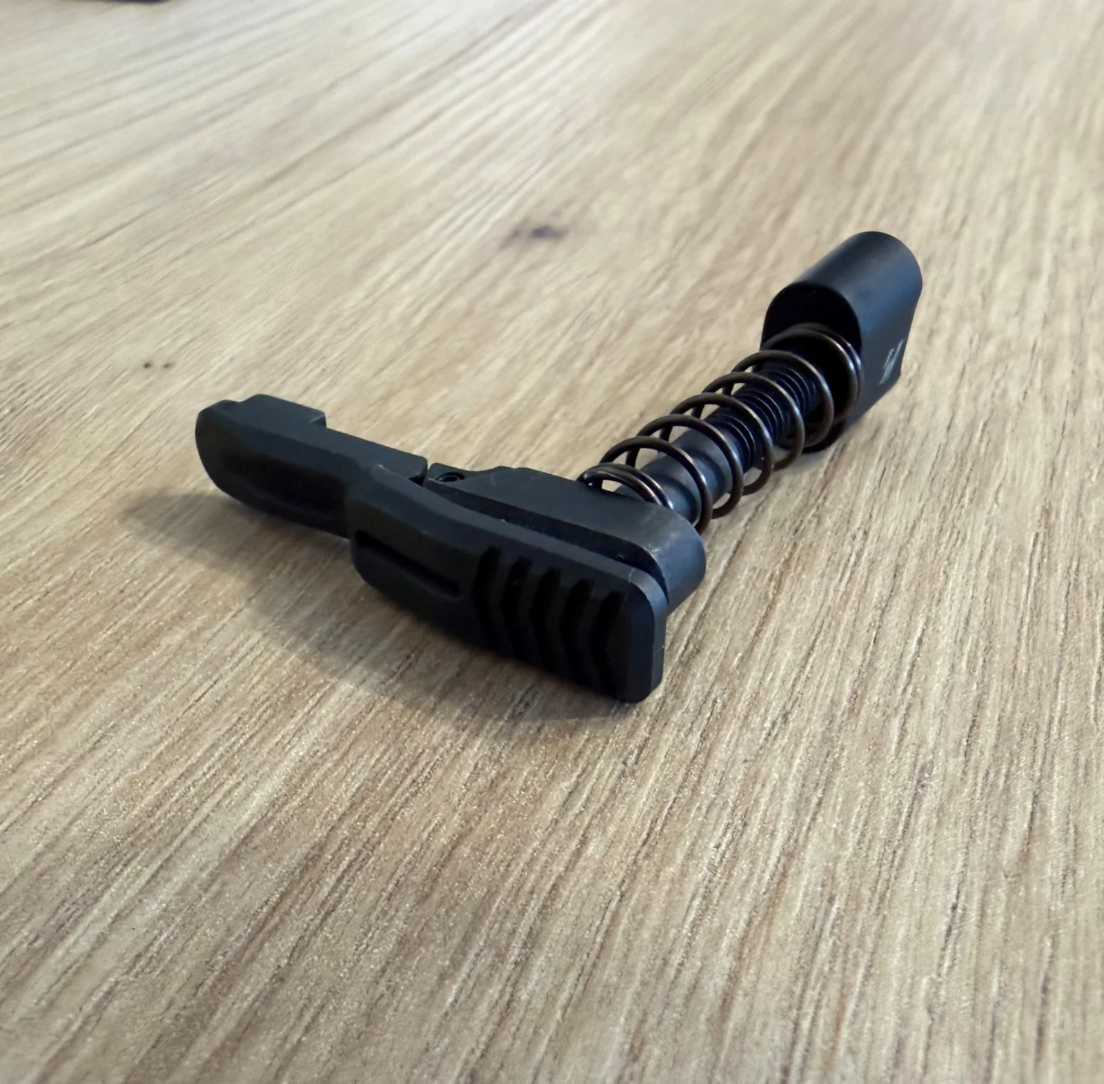 Obustronny zwalniacz magazynka AR-15 Strike Industries
