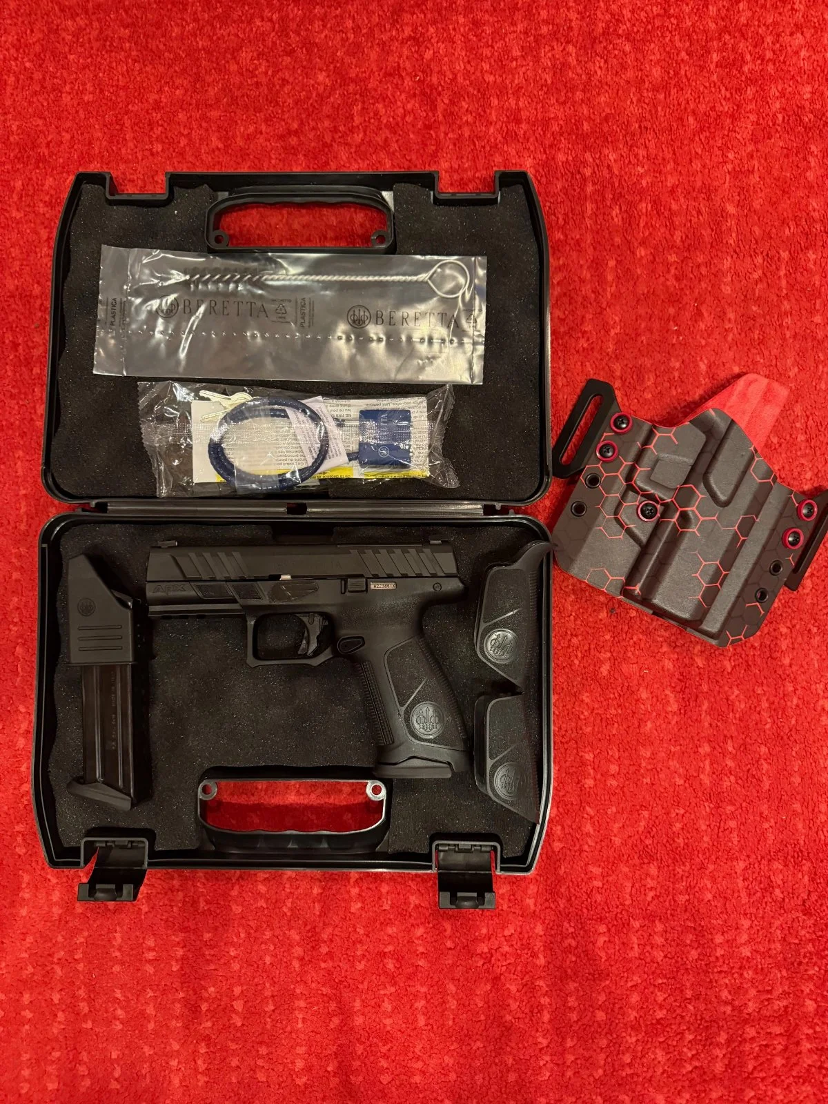 Beretta APX A1 9x19mm, stan idealny, niski przebieg, nowa Kabura GR Kydex z czerwonym zamszem