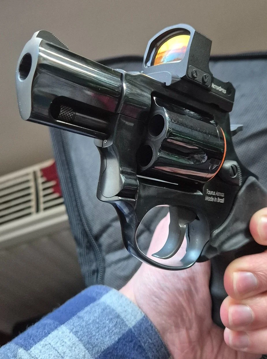 Rewolwer TAURUS 82S z customowym montażem kolimatora stan idealny