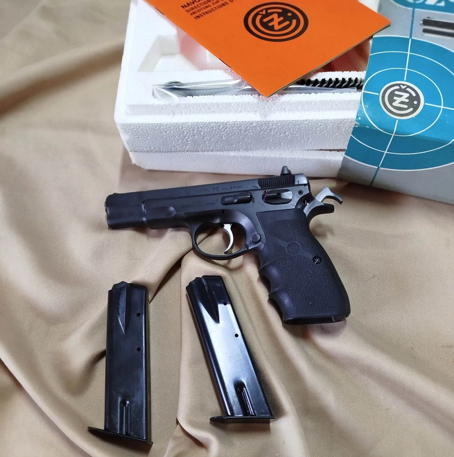 Pistolet CZ 75 9x19mm DOWÓZ