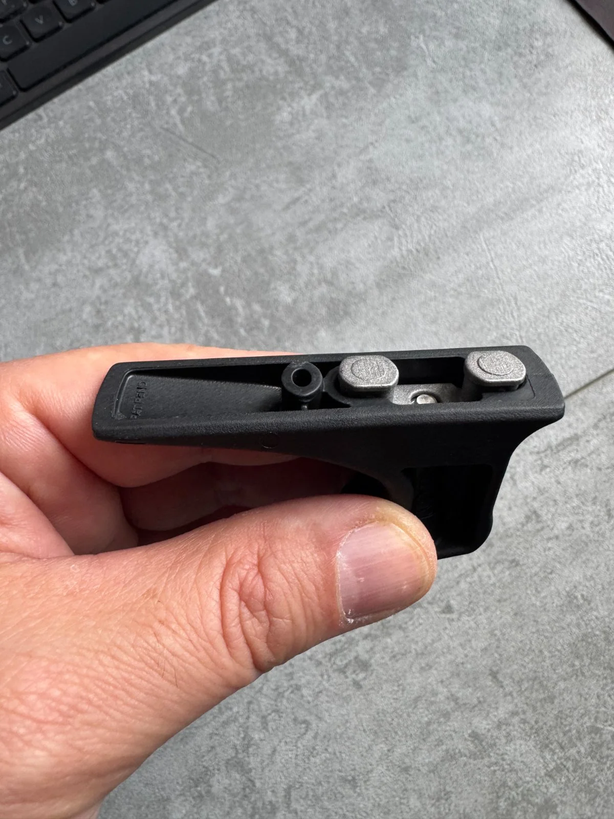 Przedni chwyt kątowy Bravo Company KeyMod BCM-KAG-KM-BLK