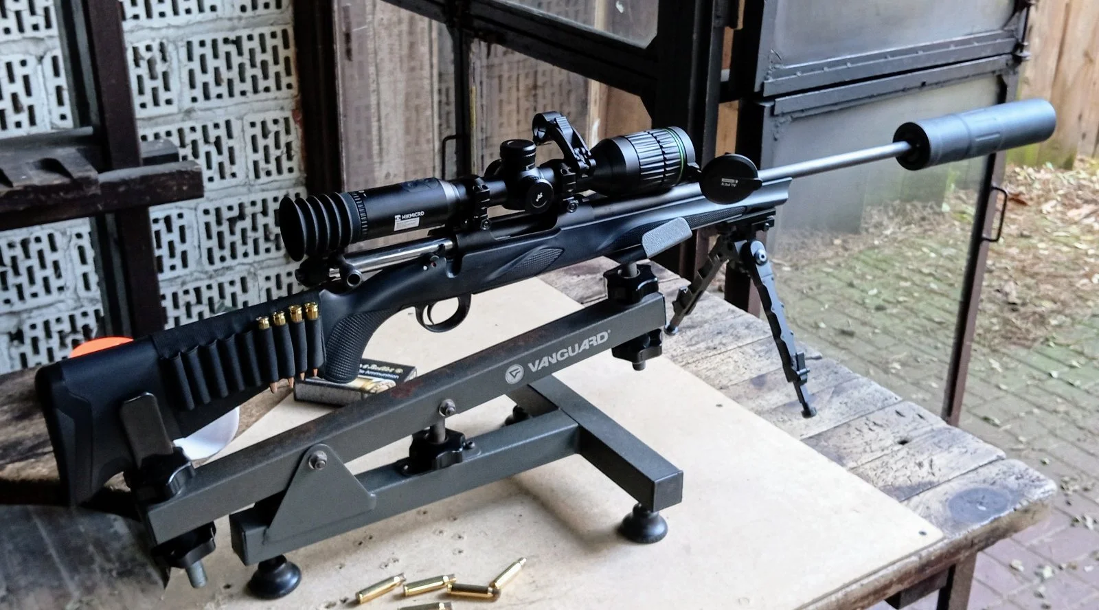 Sztucer Franchi Horizon Synt. Black kal. 308Win/7,62x51 z Alpexem 4K LRF i X-Hog 940nm