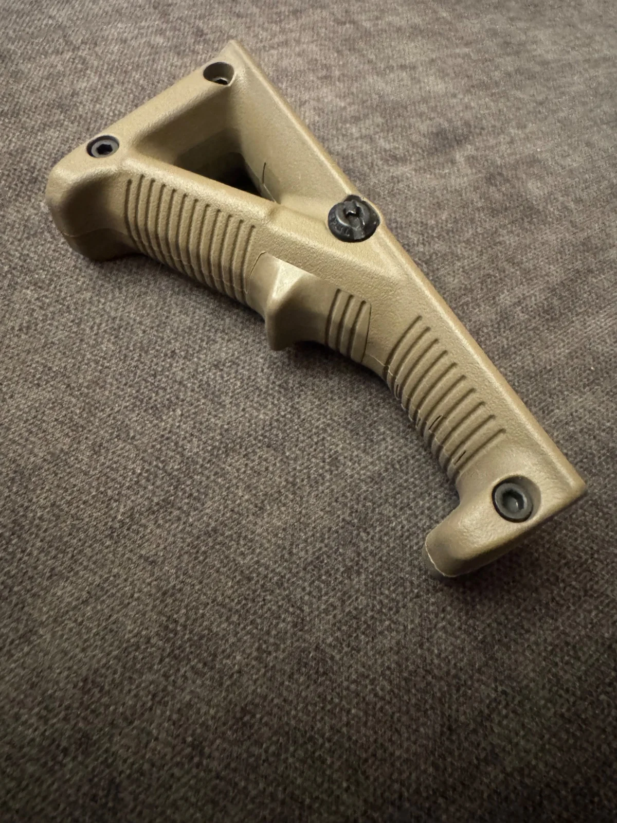 Chwyt Magpul AFG-2 Angled Fore Grip FDE