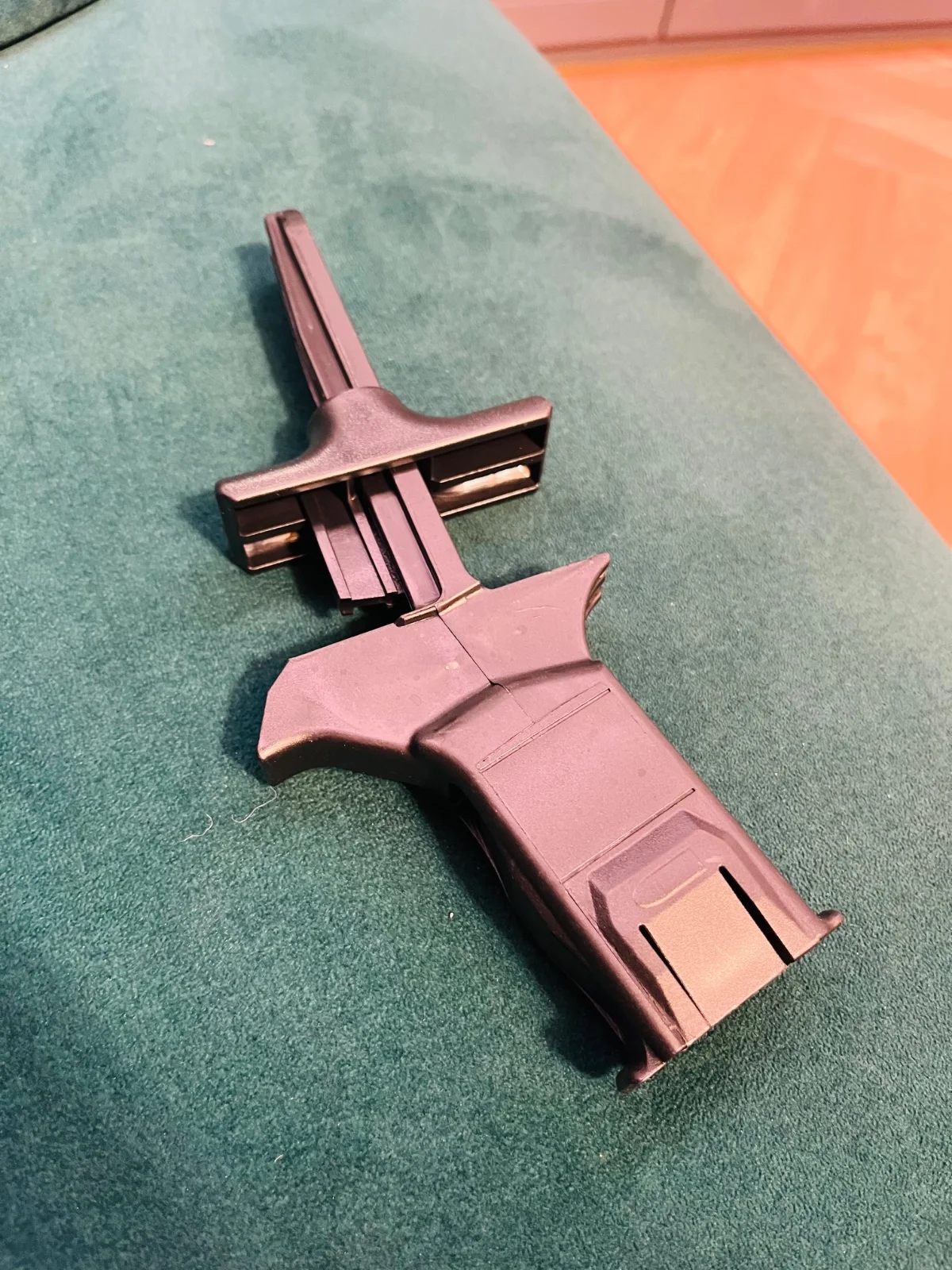 Szybkoładowarka magazynków pistoletowych