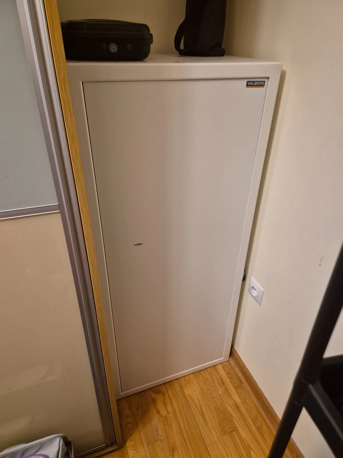 Szafa Valberg na 10 sztuk broni