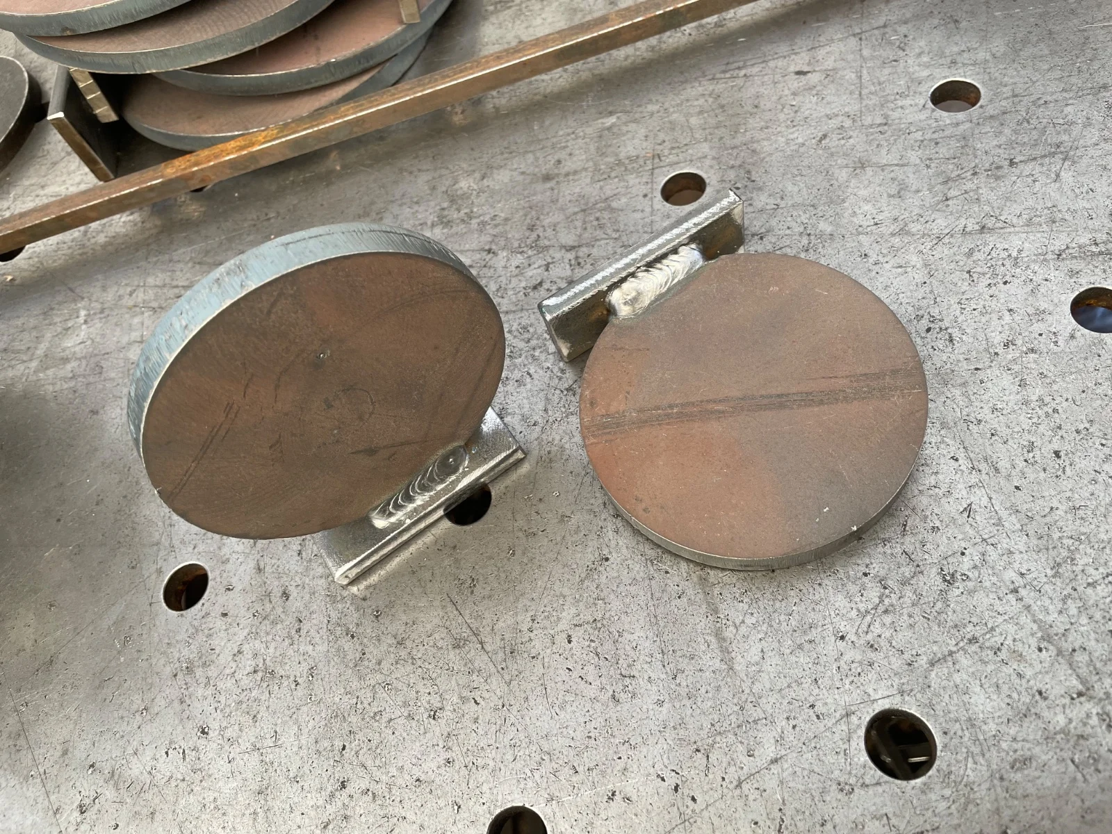 Płytki na wzór IPSC - średnica fi 100mm, Hardox 500TUF, grub. 12mm