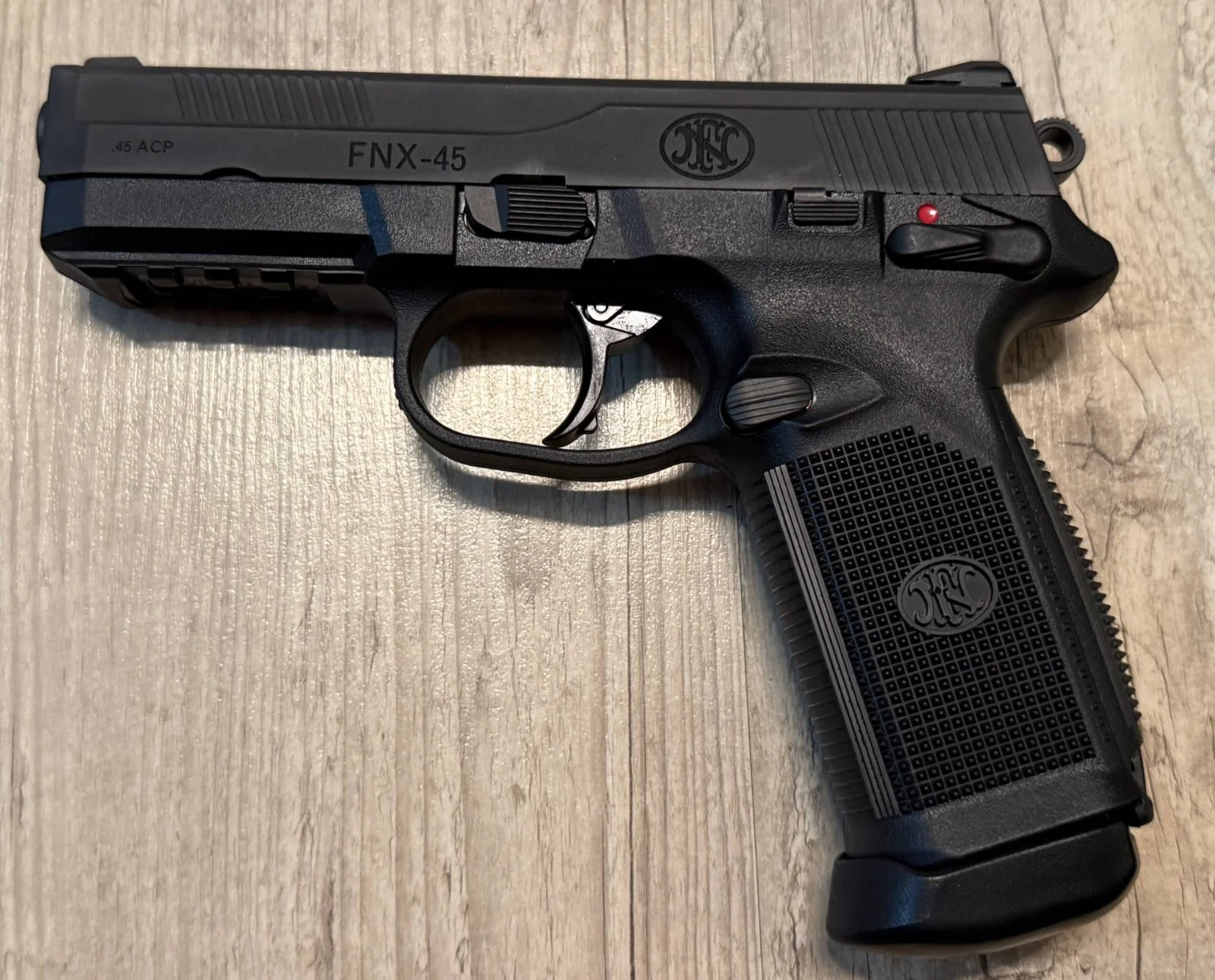 Pistolet FNX-45 kaliber 45ACP