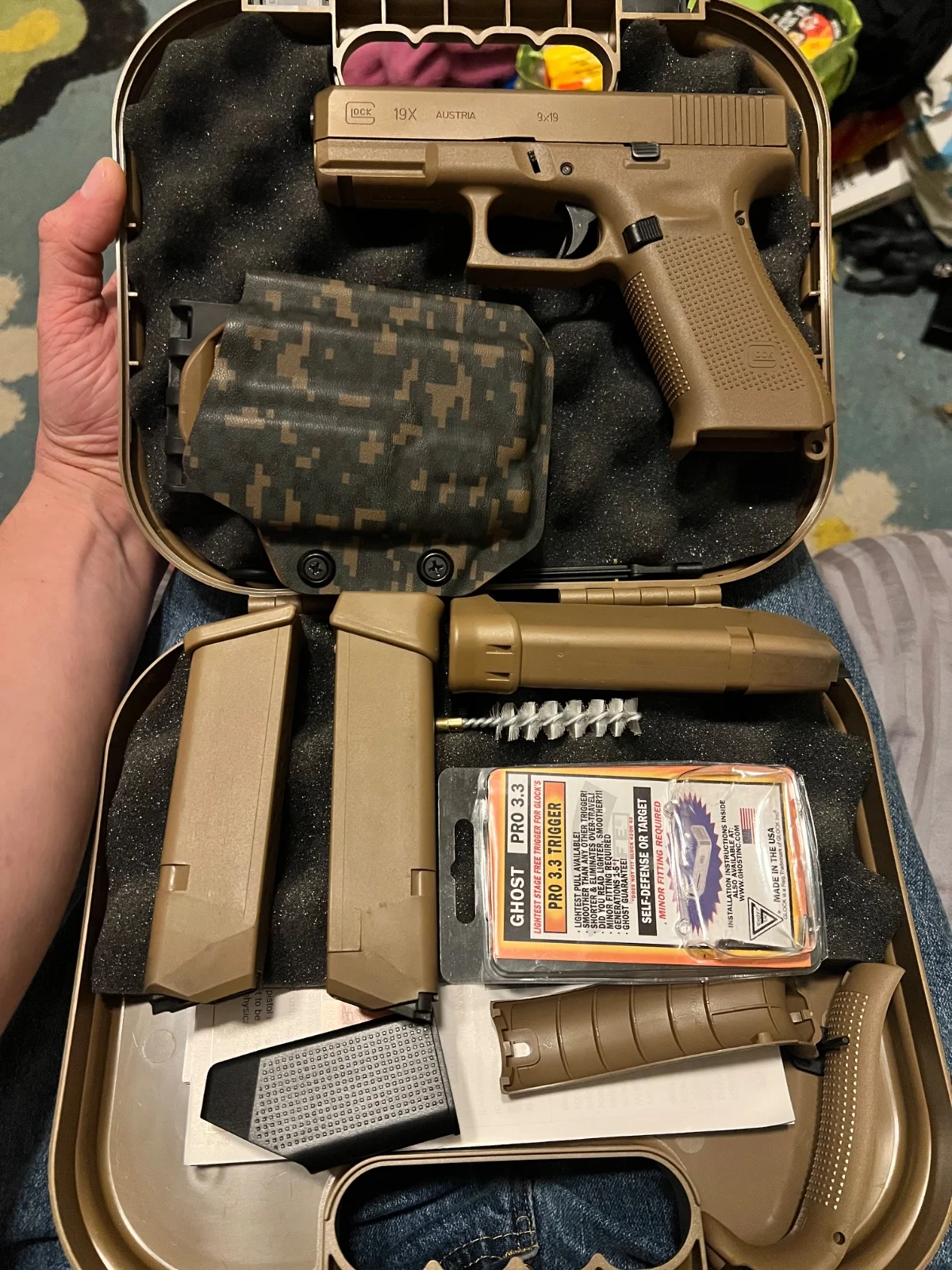 Glock 19x, leży i się kurzy.