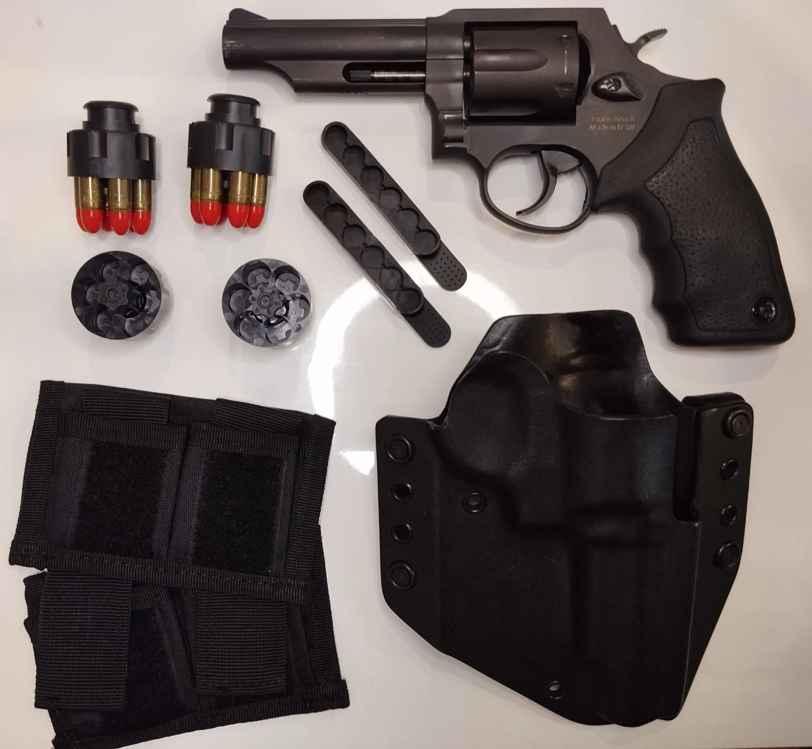 Taurus 82s Rewolwer Duży Zestaw 38 special