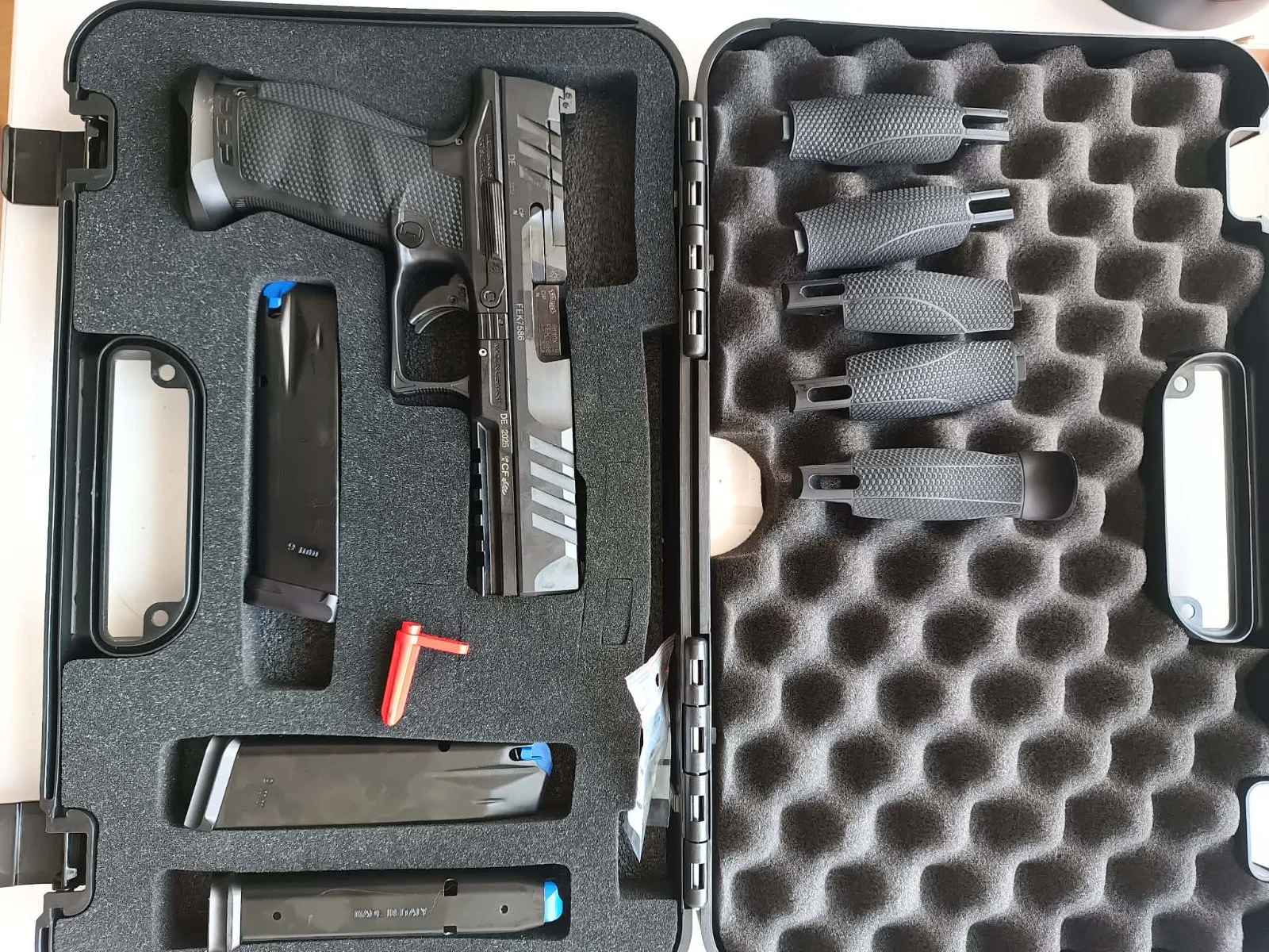 Walther PDP full size, magwell, 3 magazynki