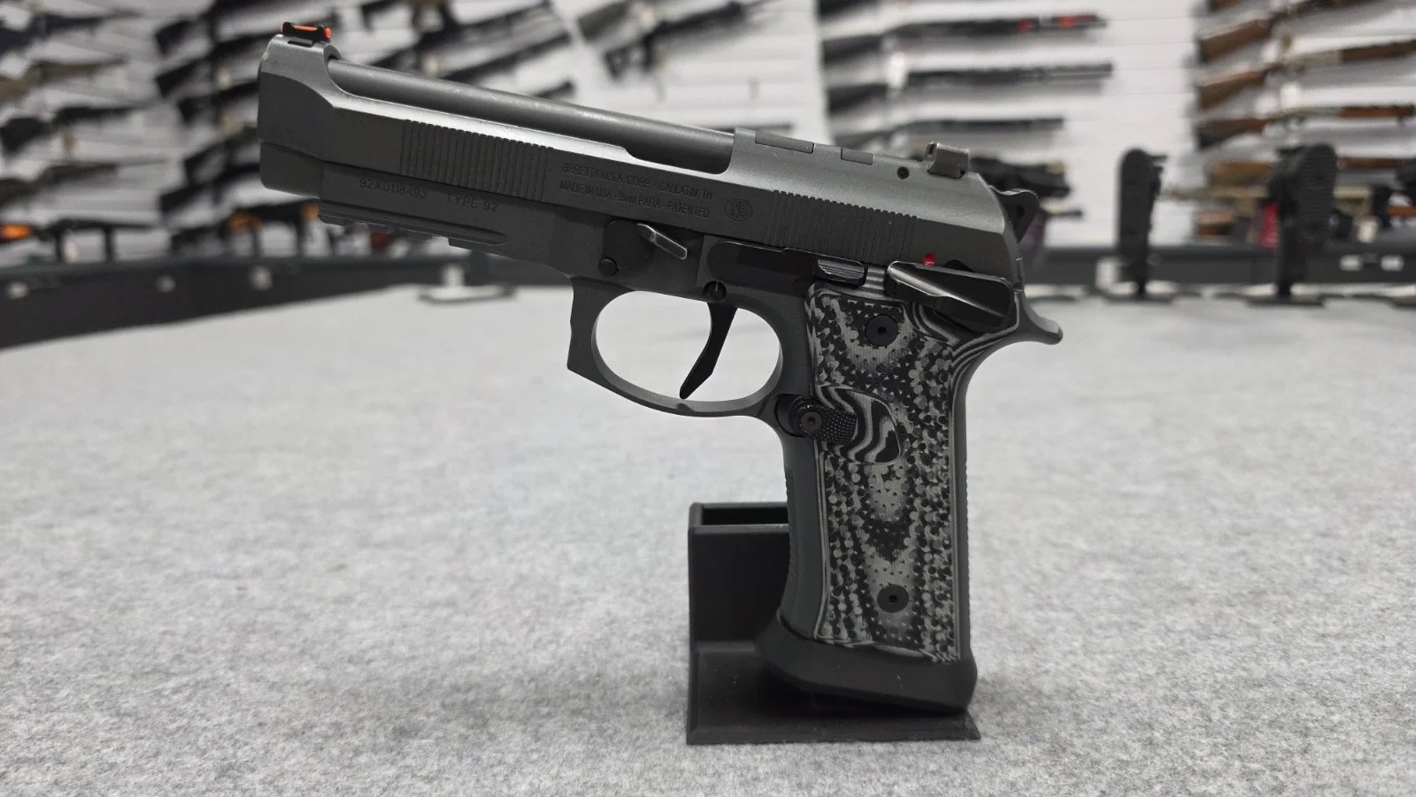 Pistolet Beretta 92 XI Squalo kal. 9x19