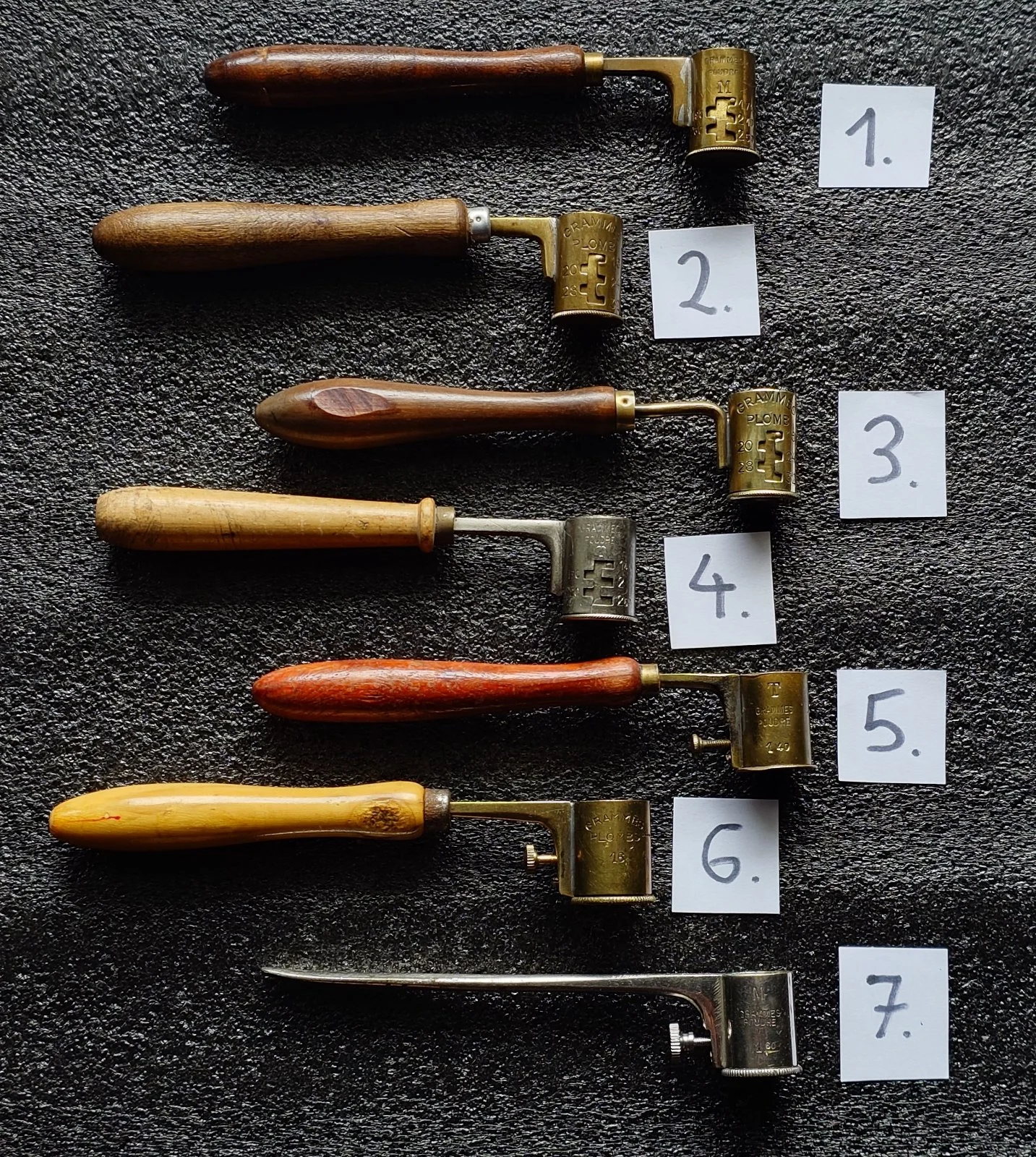 Regulowane miarki do prochu i śrutu - Francja XIX / XX wiek