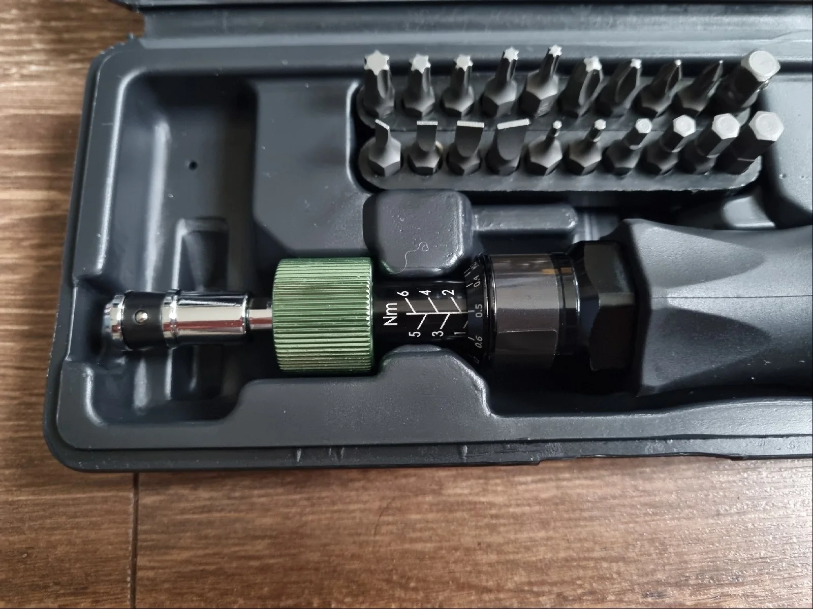 Wkrętak dynamometryczny 1/4" 1-6 Nm Jonnesway