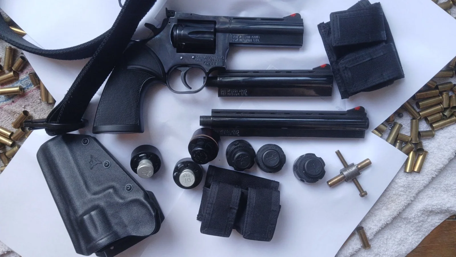 Dan Wesson 38/357 trzy lufy kabura szybkoładowacz