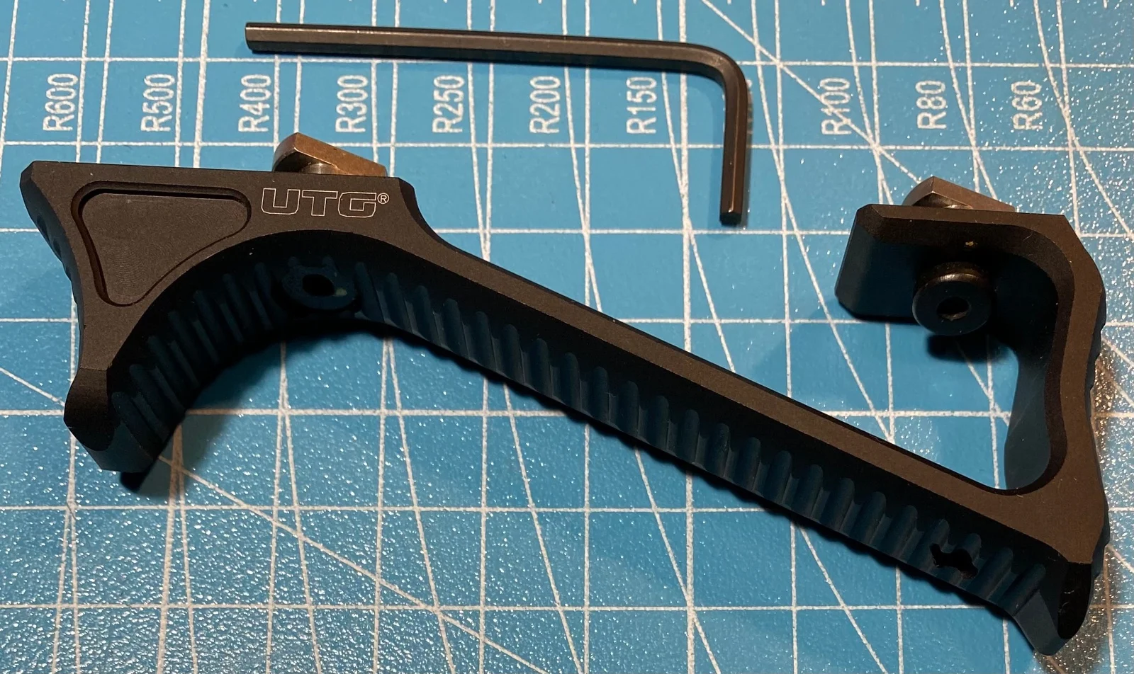 AR-15 chwyt przedni UTG M-lok