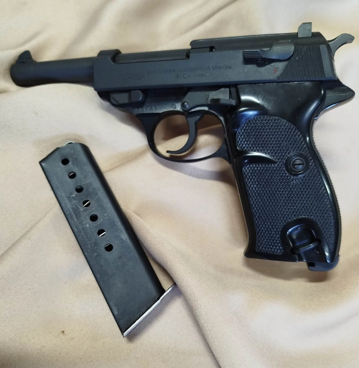 Pistolet Walther P1, 9x19mm