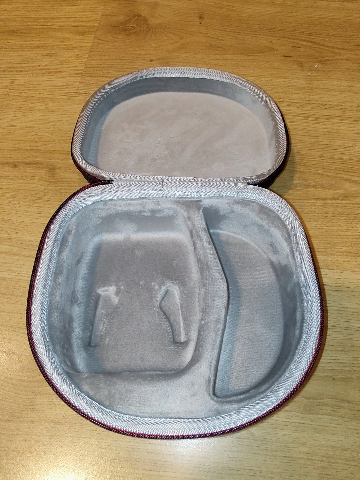 Etui na słuchawki i okulary