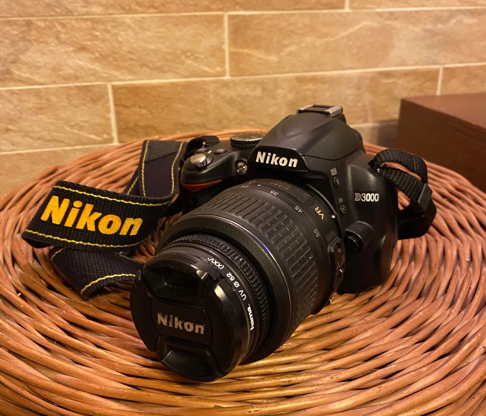 Aparat NIKON D3000 plus ładowarka i torba.