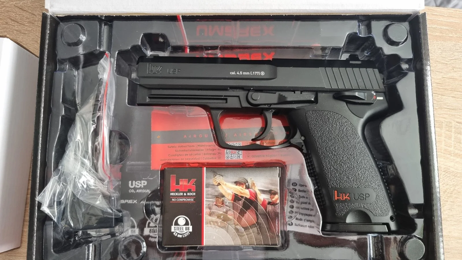 Wiatrówka HK USP 4.5mm Umarex oraz dodatki