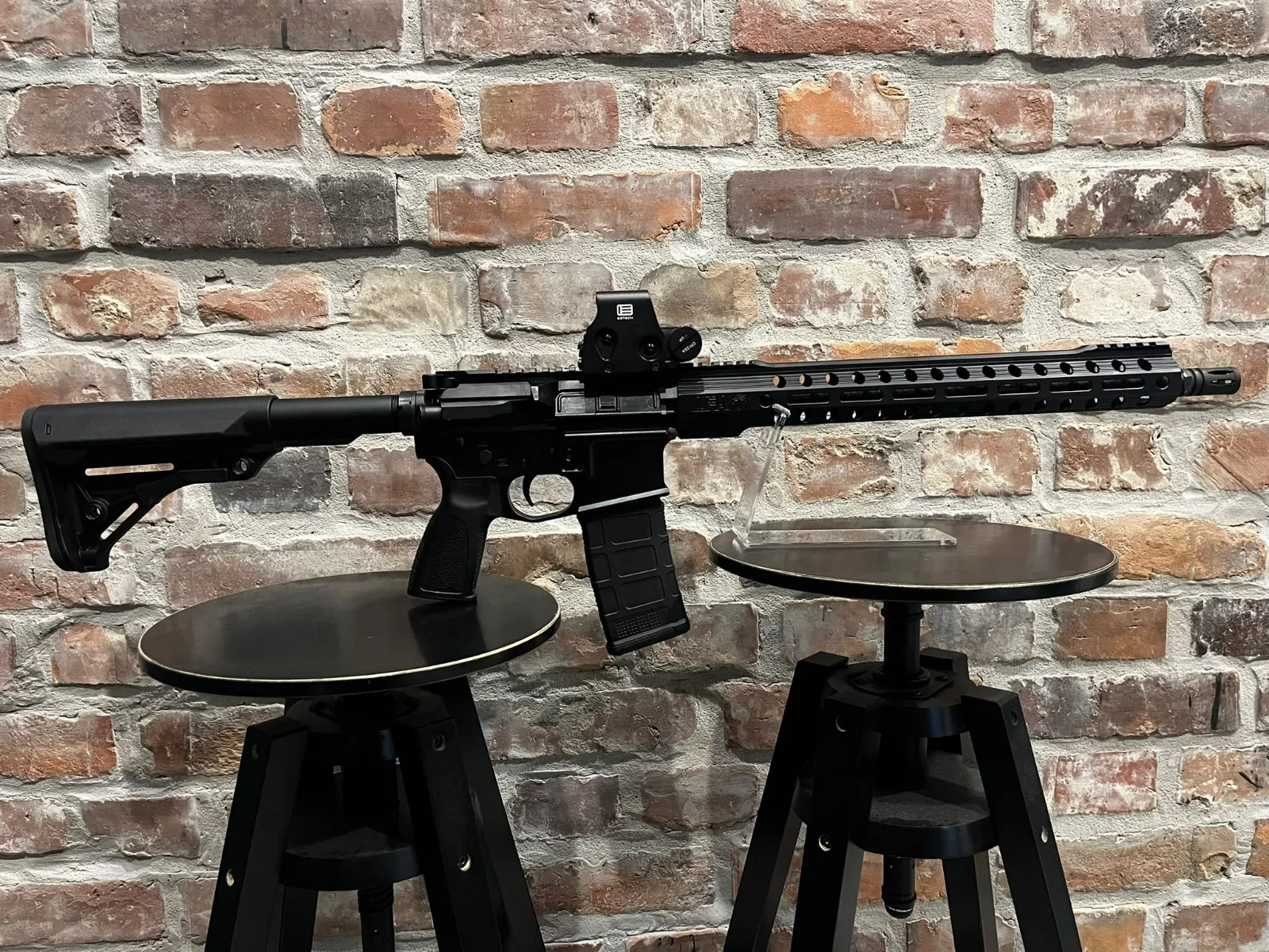 Karabin samopowtarzalny LFA LF556 .223Rem z lufą 16"