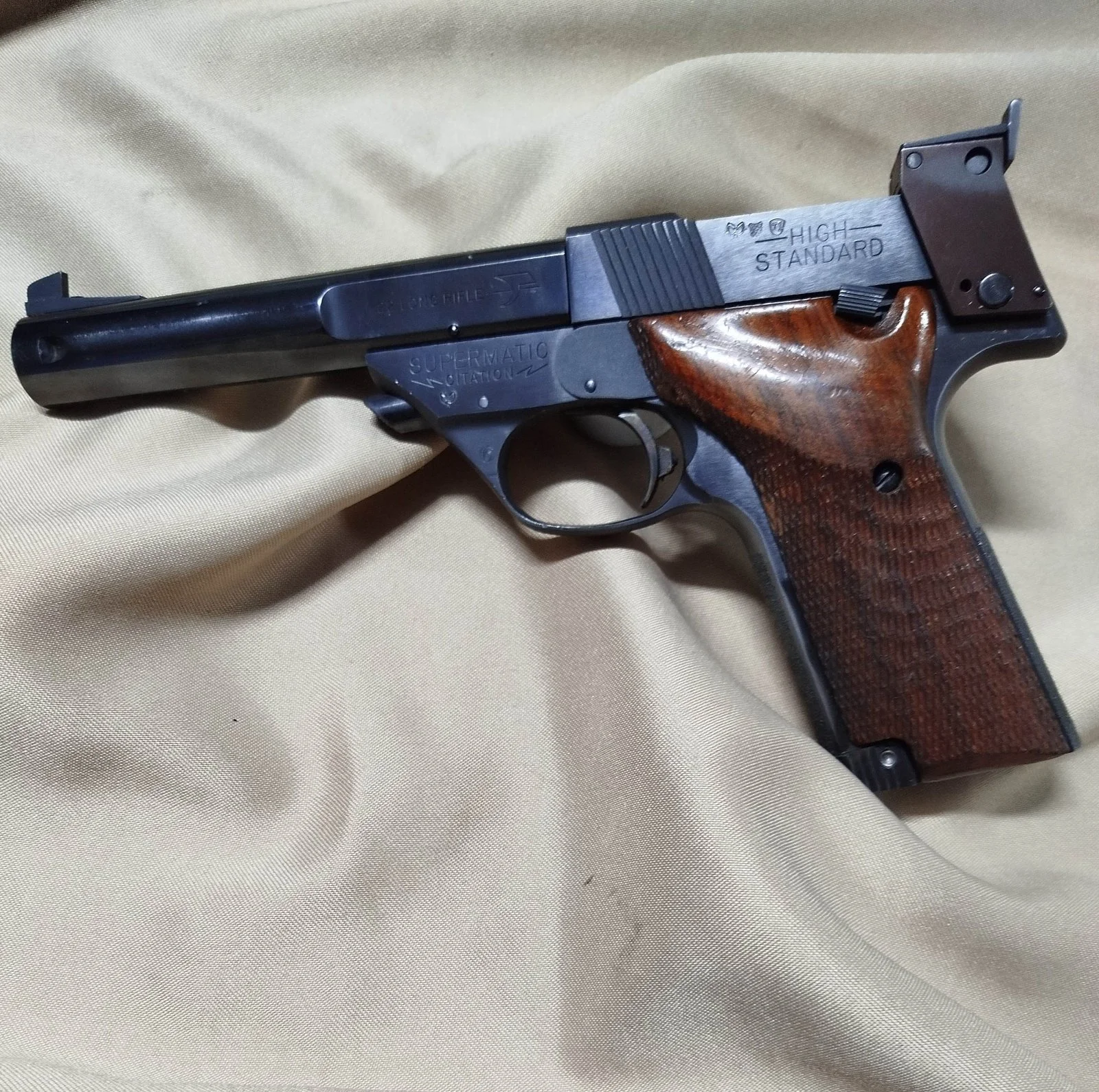 Pistolet High Standard Suprematic 107 Military .22lr