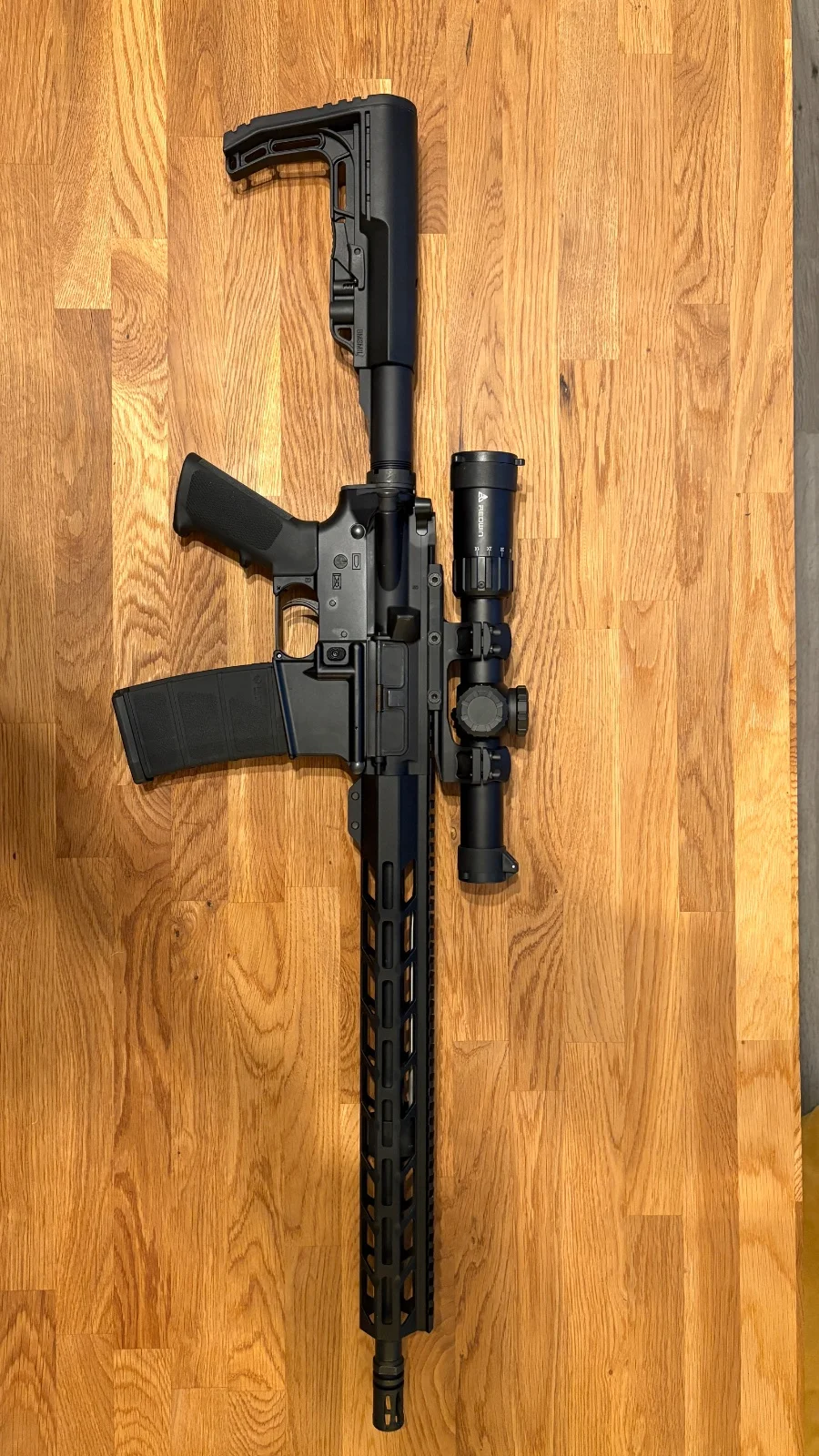 AR15 POF P-15 BASE 16,5 Luneta Scarlet 1-8x24 FT oraz montaż UTG