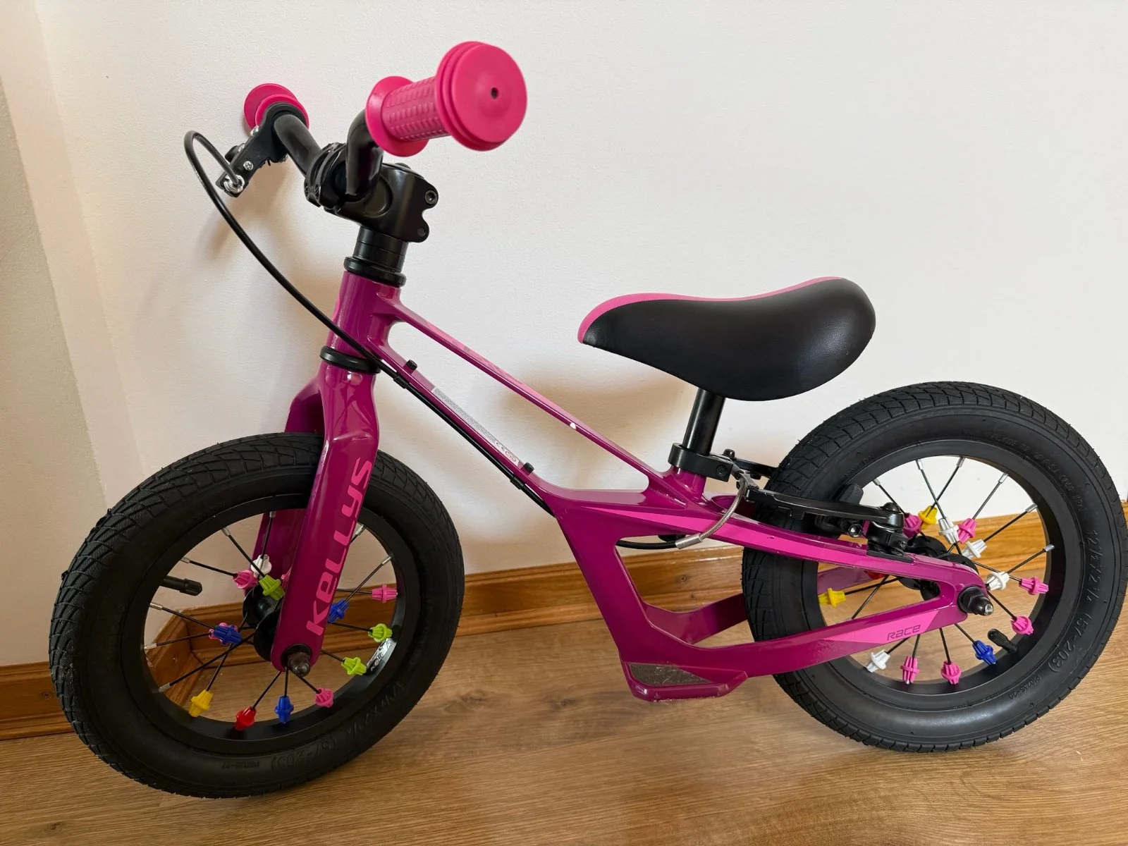Rowerek biegowy Kellys Kiru Race z Hamulcem