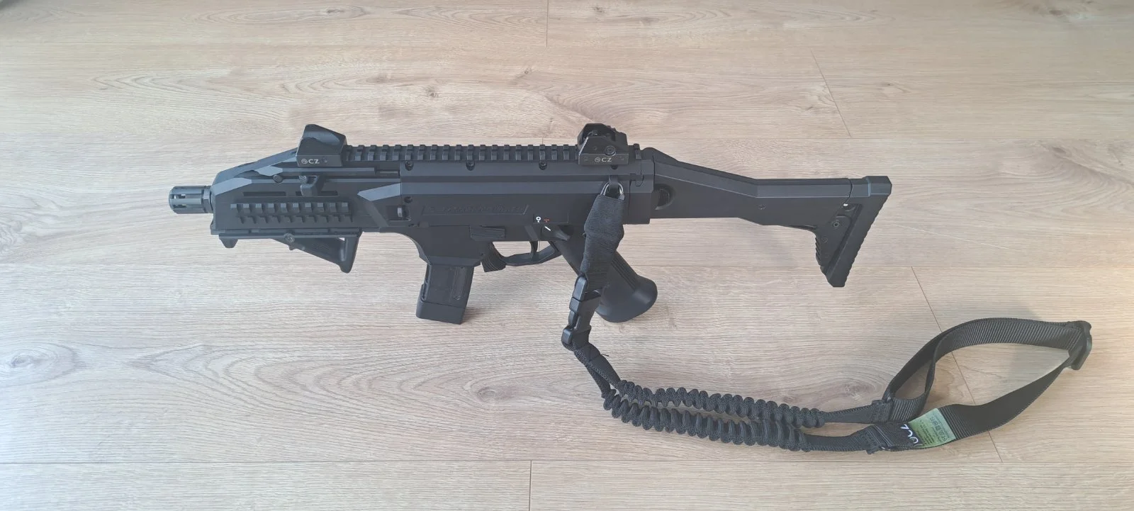 CZ Scorpion EVO 3 S1 kal. 9x19, pas CZ, uchwyt kątowy - stan idealny