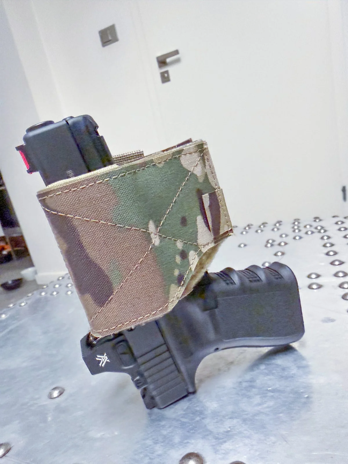 Kabura uniwersalna MULTICAM z blokadą mocowanie MOLLE