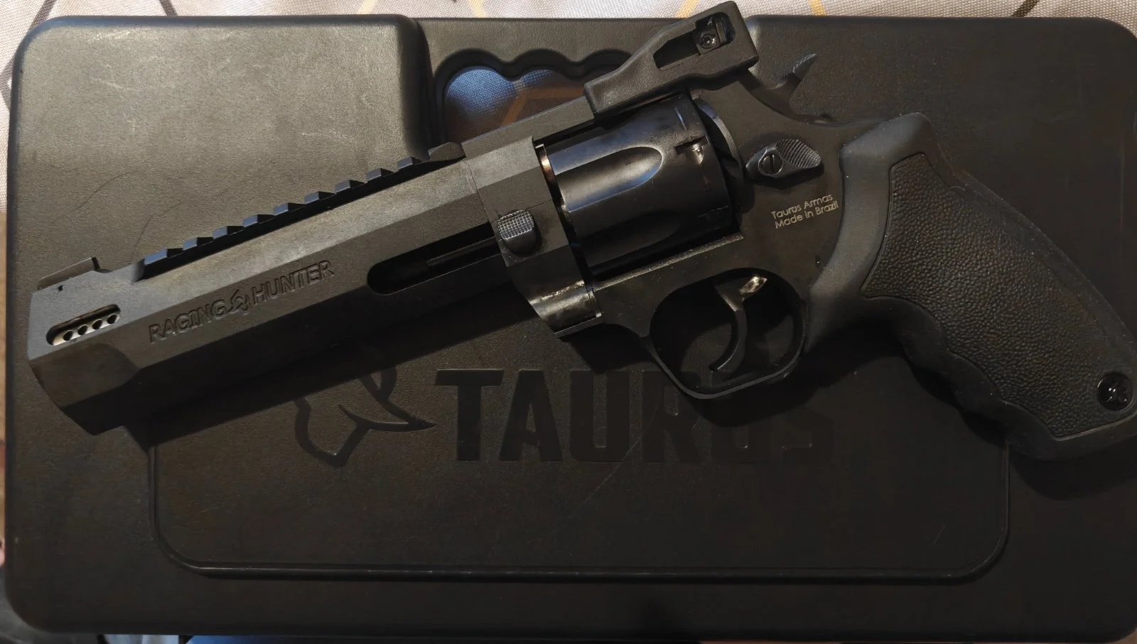 Taurus Raging Hunter 357BK/BK 6,75 cala