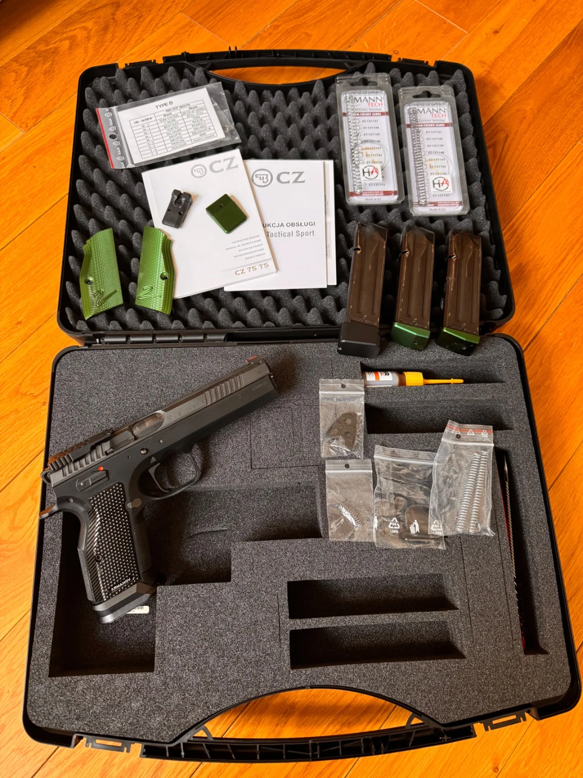 CZ TS2 Racing Green i akcesoria