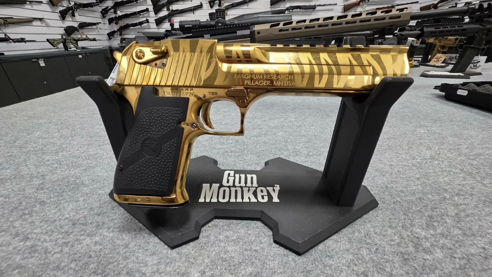 Desert Eagle XIX '' Titanium Gold Tiger Stripes .44Magnum