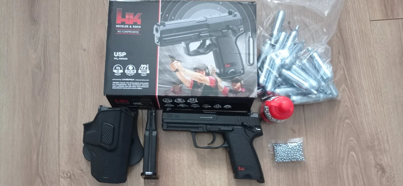 Pistolet wiatrówka H&K  USP 4,5 mm BB CO2