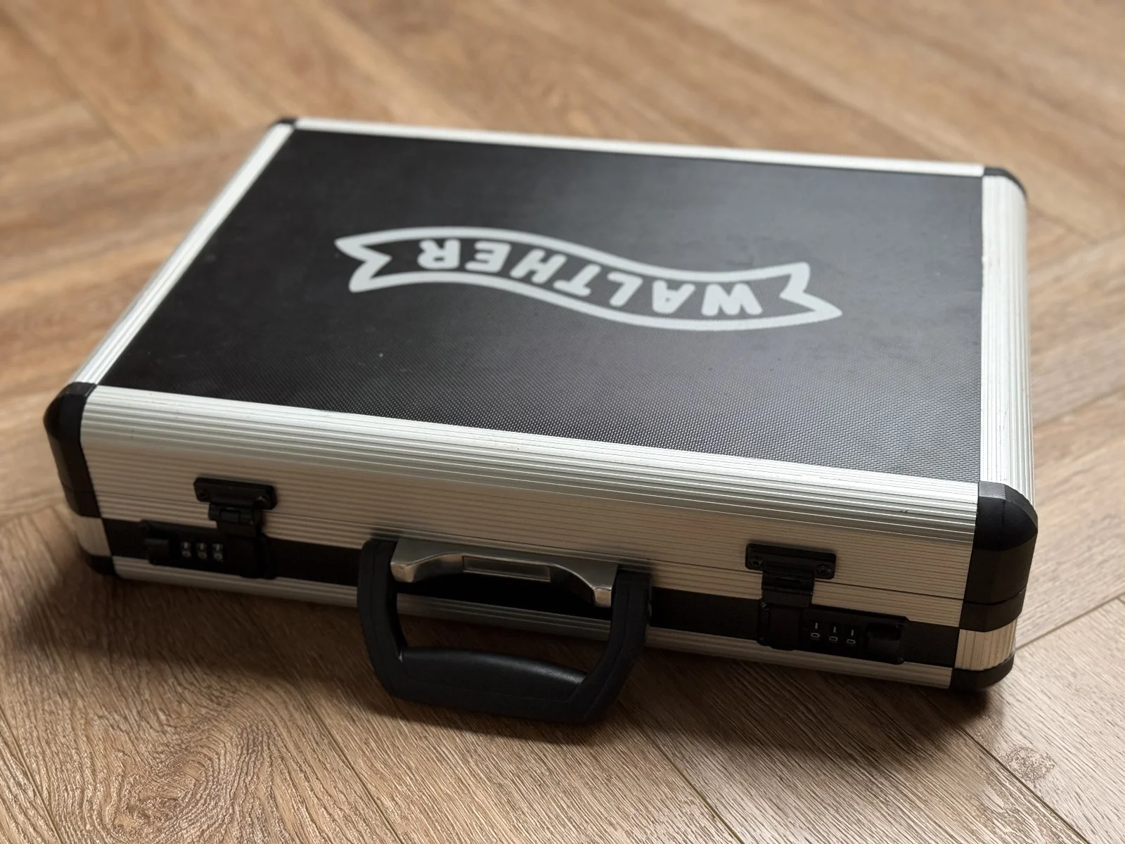 Walizka Walther oryginalna z zamkiem szyfrowym