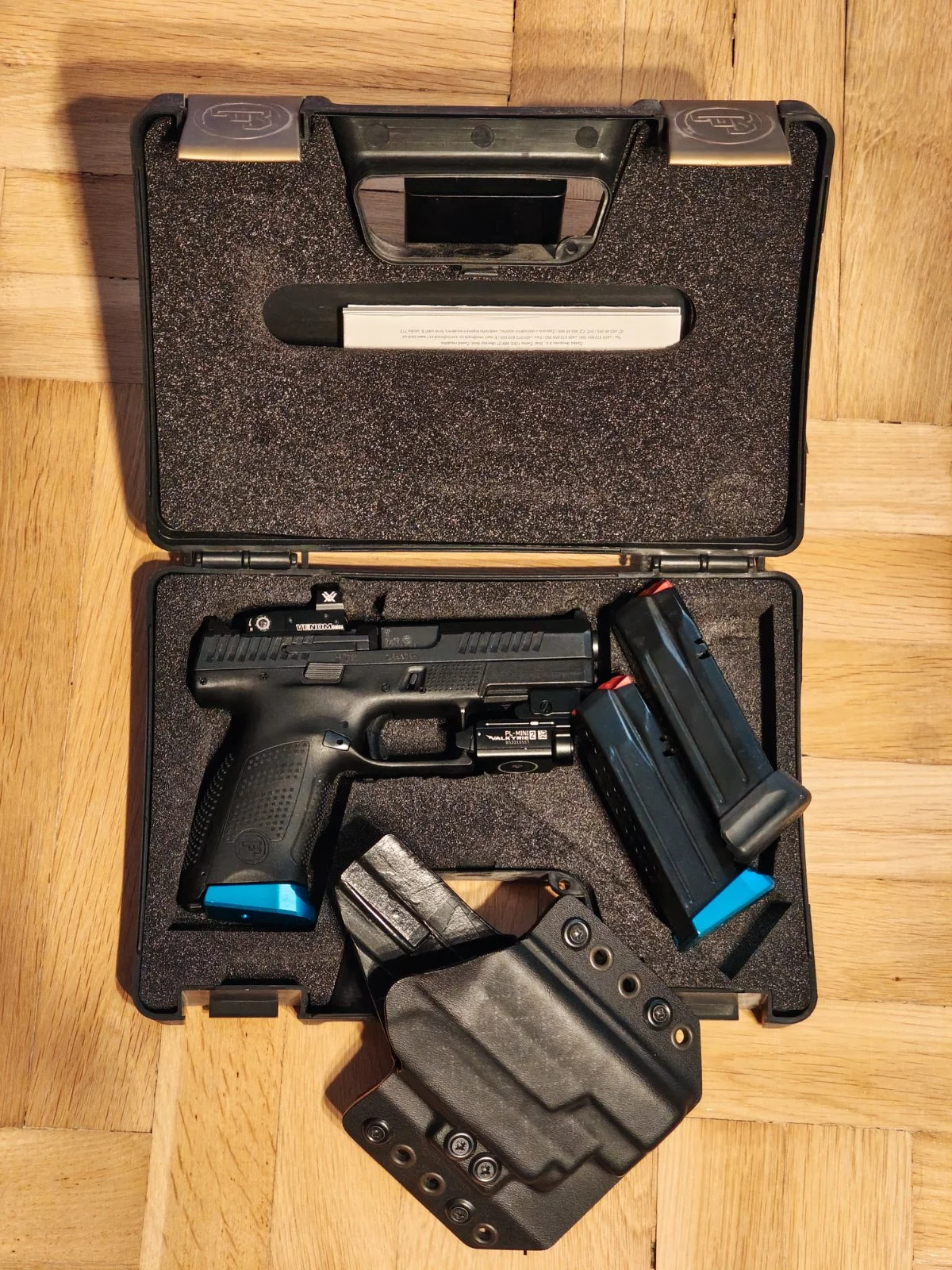 Pistolet CZ P-10 C OR kal. 9x19