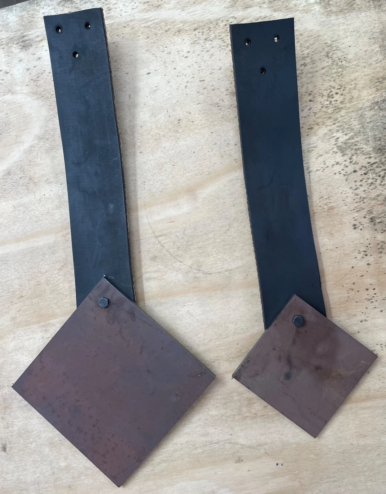 GONG z hardox 450 grub. 6mm kwadrat 15x15cm z mocowaniem na pasie