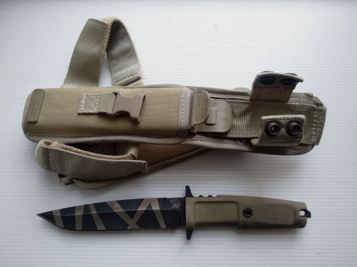 Nóż Extrema Ratio Col Moschin Desert Warfare