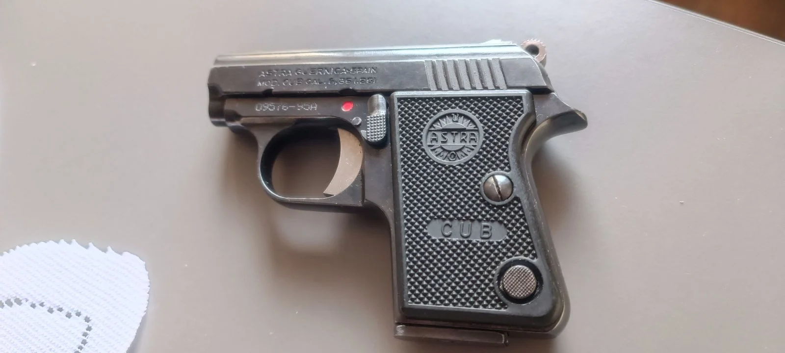 Pistolet Astra Cub 6,35mm i 153 sztuki amunicji