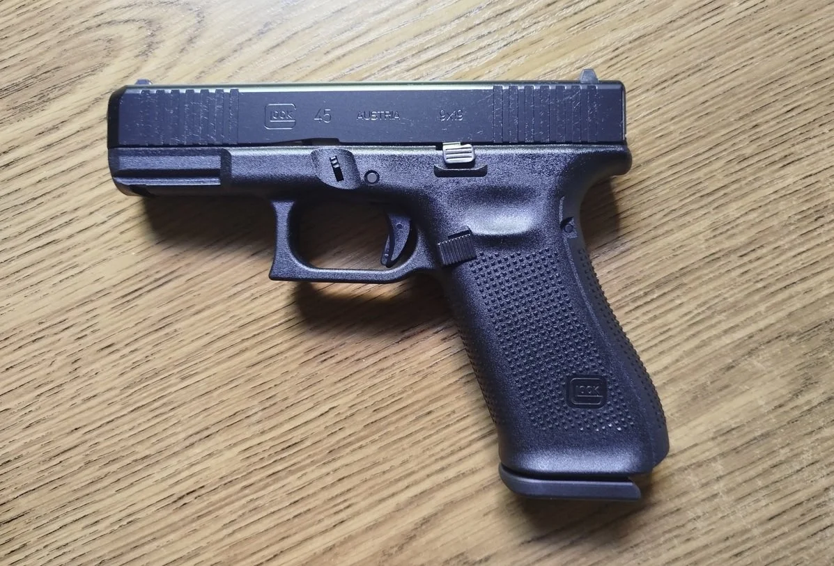 Sprzedam pistolet Glock 45 plus 1200 PFA - stan idealny