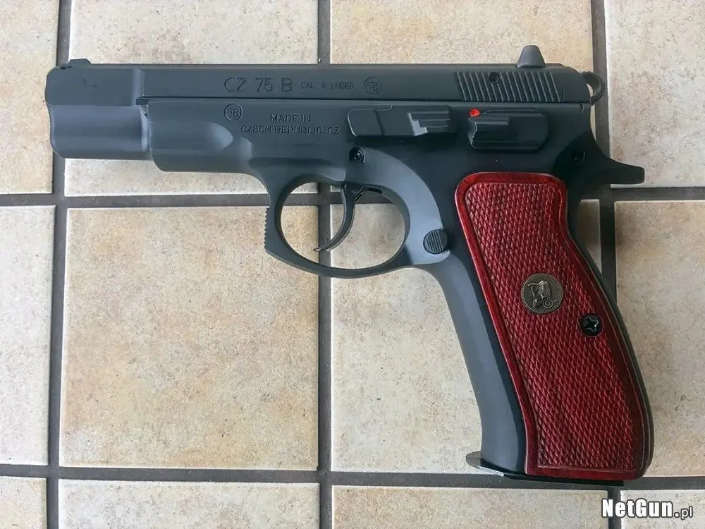 Pistolet CZ 75B, 3 magazynki, kabura, okładziny