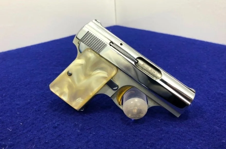 K U P I Ę   Srebrny pistolecik z okładziną z masy perłowej