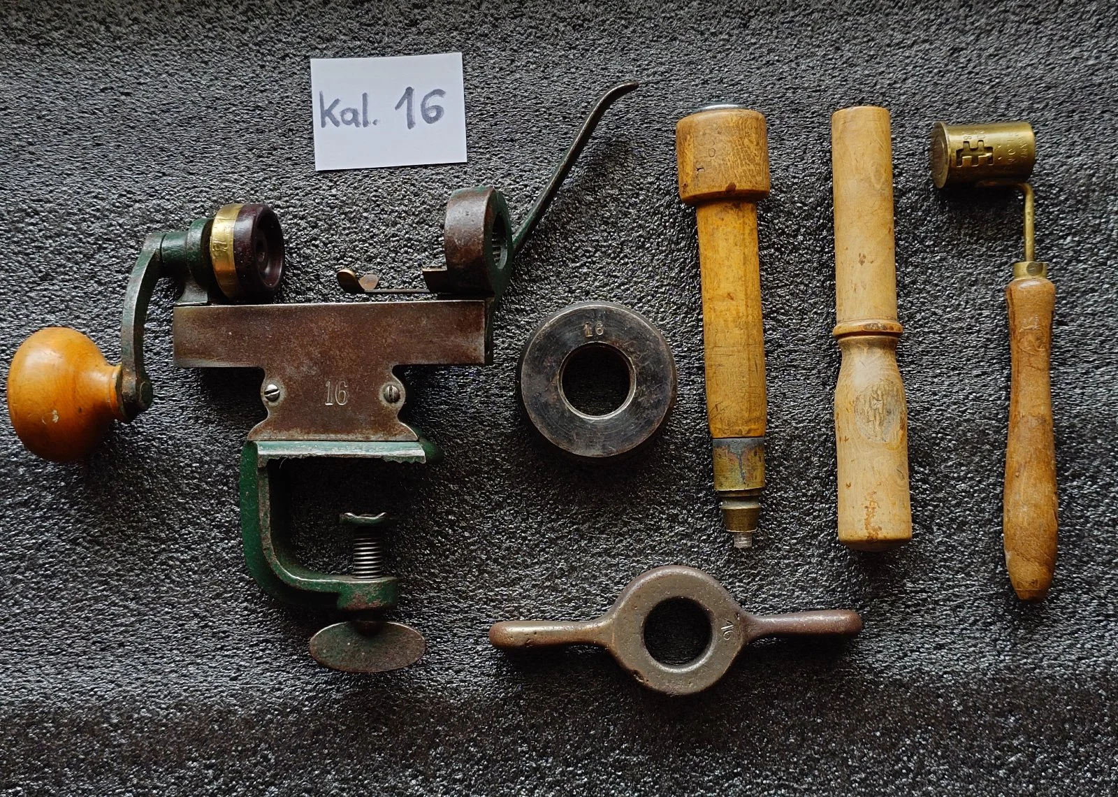 Zestaw do elaboracji amunicji śrutowej 16 GA 16/70 16/65 Zawijarka 1